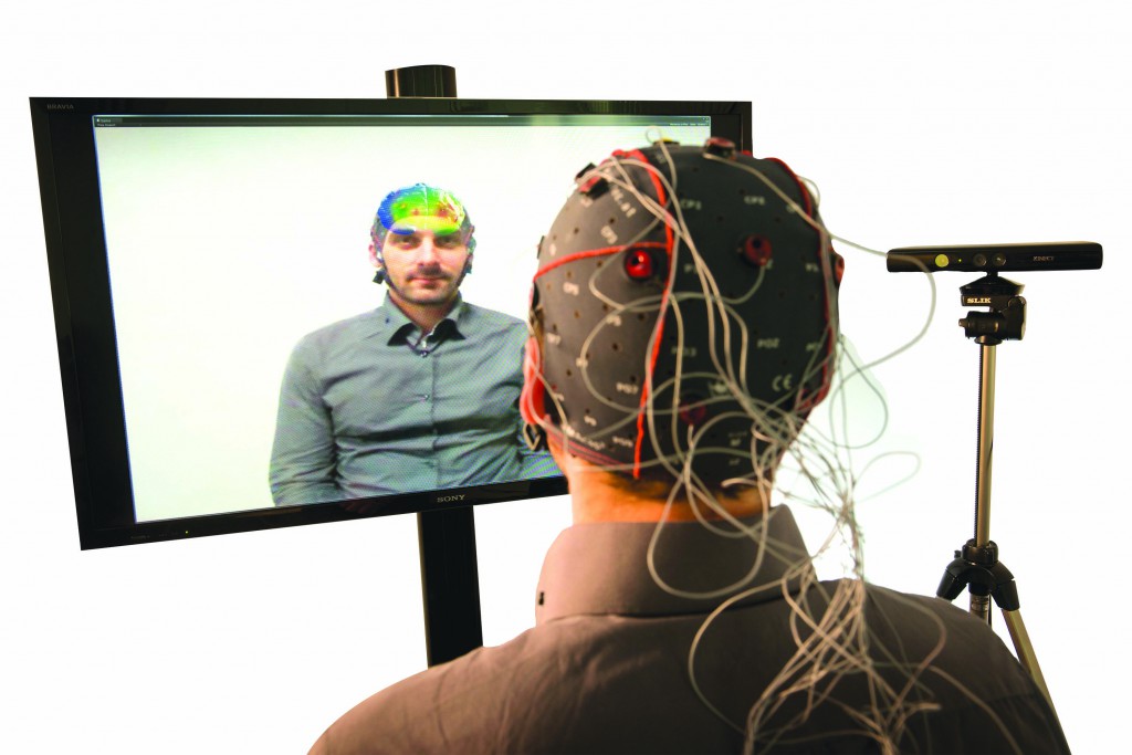 Mind-Mirror : dispositif de visualisation de l'activité cérébrale en réalité augmentée