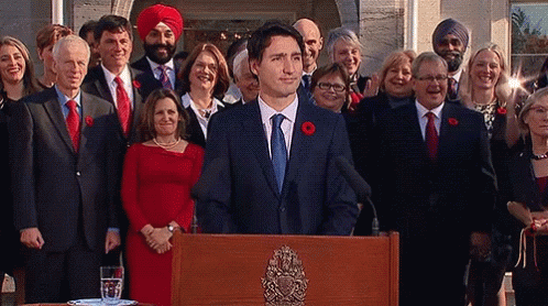 Justin Trudeau et ses ministres en conférence de presse.