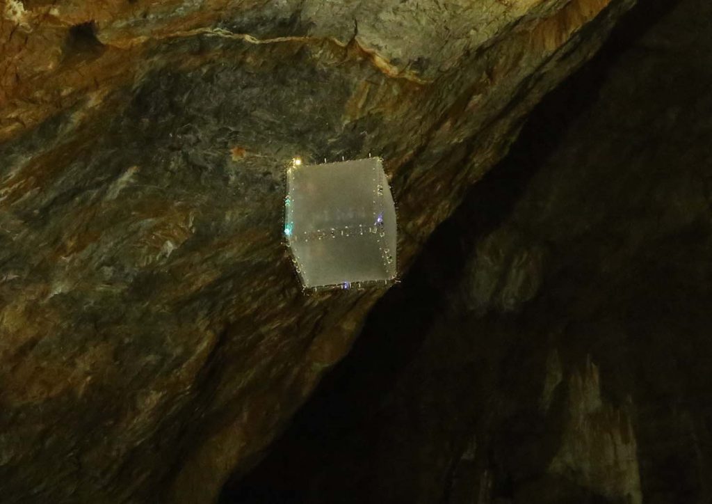 Sonder les grottes avec un cube volant [vidéo]