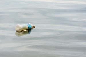 En 2050, plus de plastique que de poissons dans les océans?