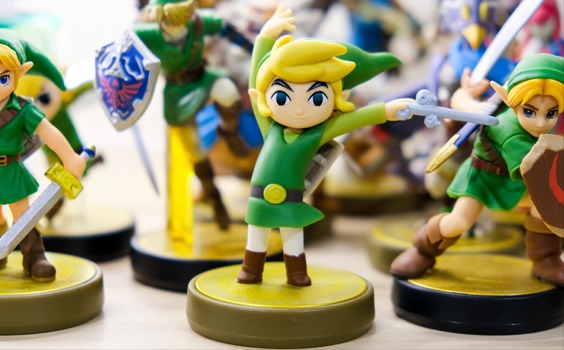 Figurines de Link avec ses différents modèles de tunique.